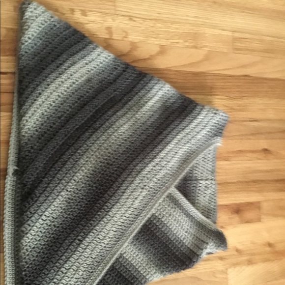 Handmade crocheted wrap - Picture 6 of 6